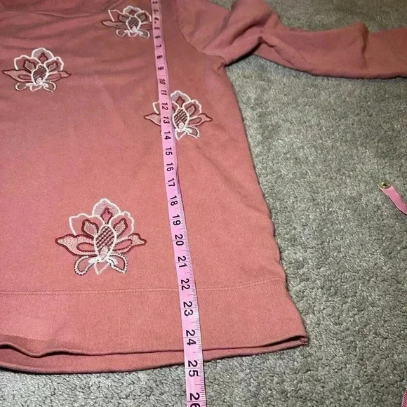 Loft Outlet Peach Pink 3/4 Sleeve Embroidered Floral Sweatshirt Women’s Size L - Picture 7 of 7